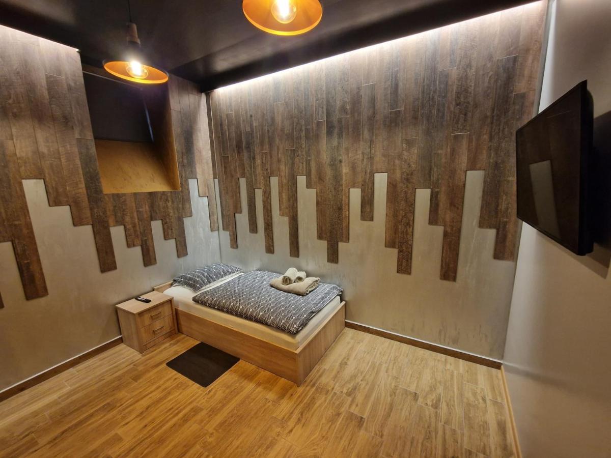 New York Apartment *